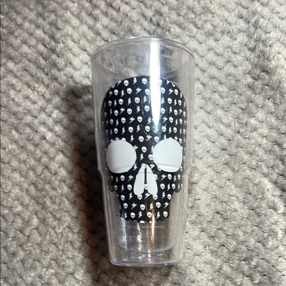 Tervis Tumblr 24 ounce skull design